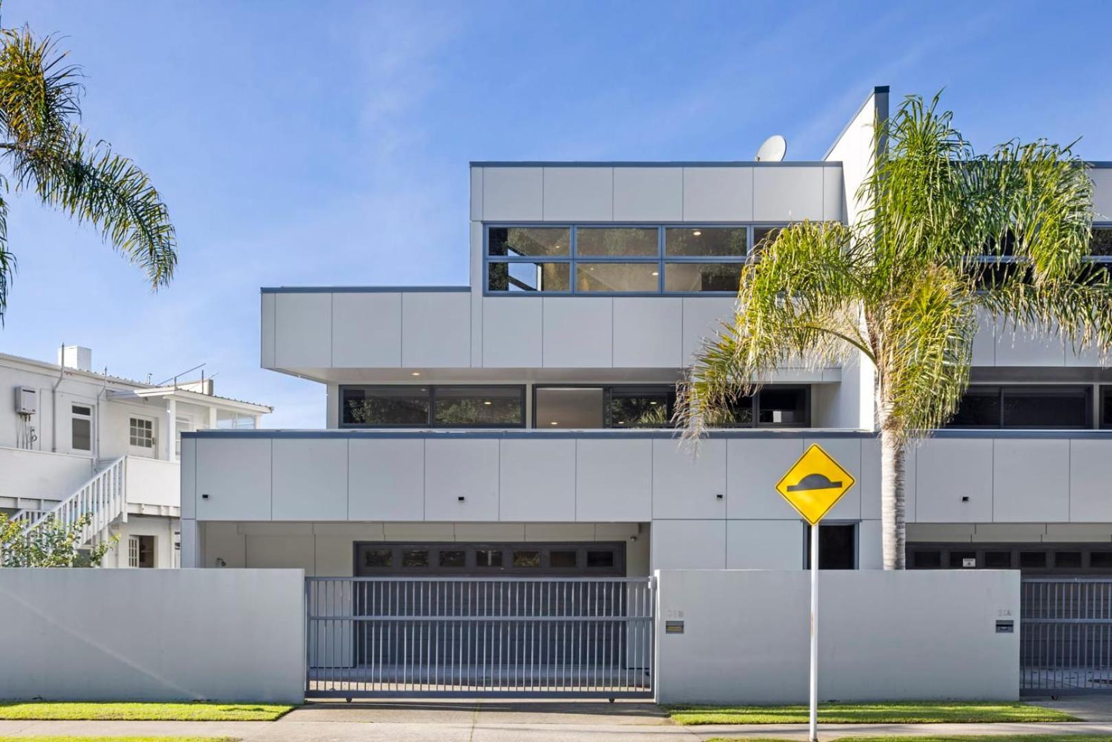 Pacific Escape - Downtown, Beach & Sea Views Mount Maunganui Luaran gambar