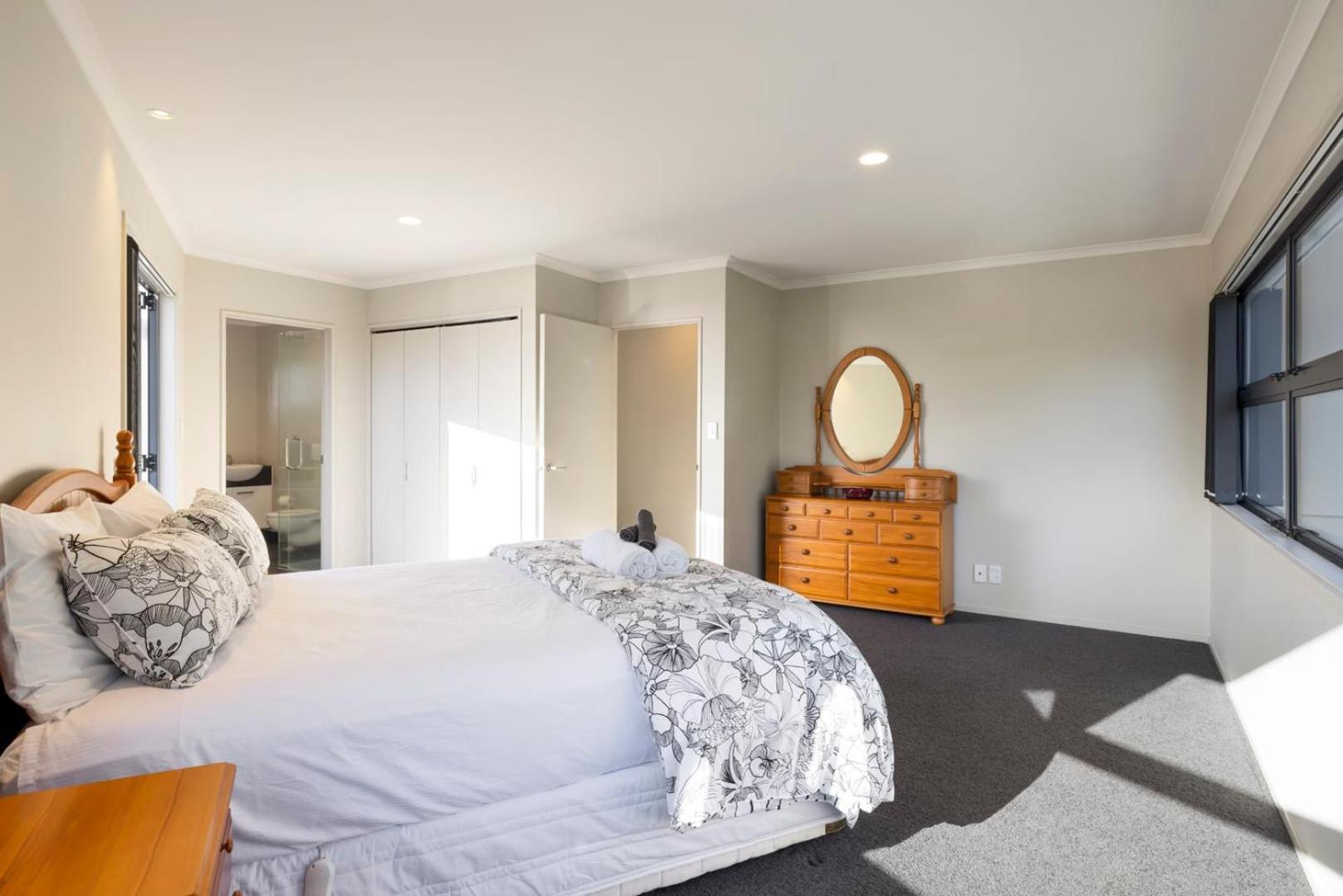 Pacific Escape - Downtown, Beach & Sea Views Mount Maunganui Luaran gambar